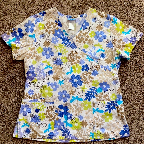 SB floral scrub top